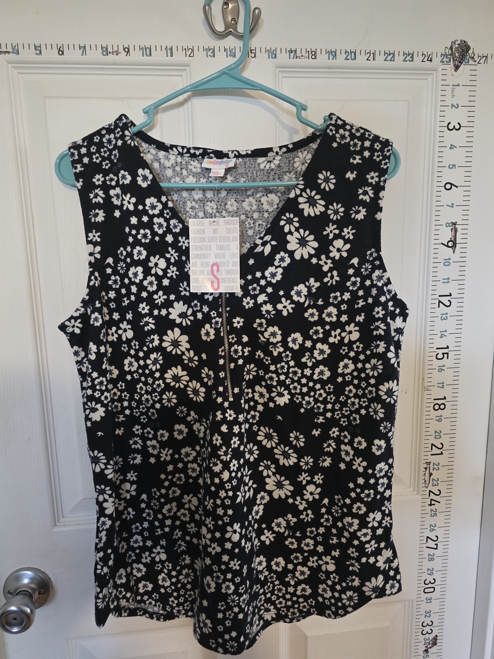 LuLaRoe Women's Sleeveless Zip Front Floral Top Black White Size Small NWT